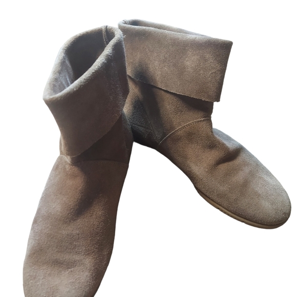7.5 Trackers tan booties - Picture 2 of 6